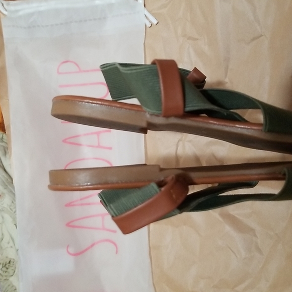 💥3 for $10💥 Sandal Up Khaki Green Sandal Flats - Picture 3 of 15